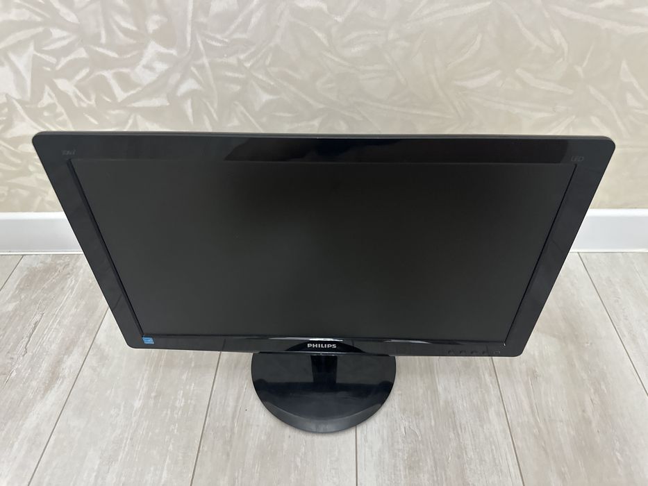Монитор Philips 100-240V 50-60Hz