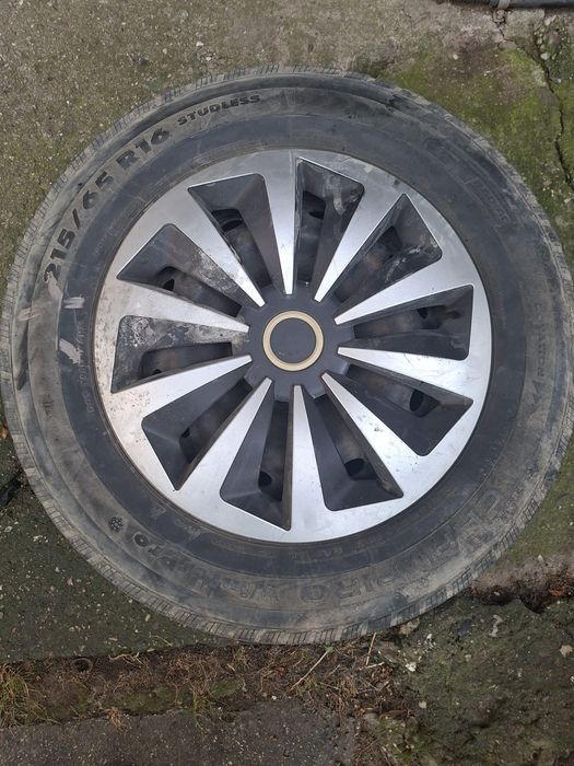 Vând 4 anvelope M+S   plus  jante 215/65 R 16