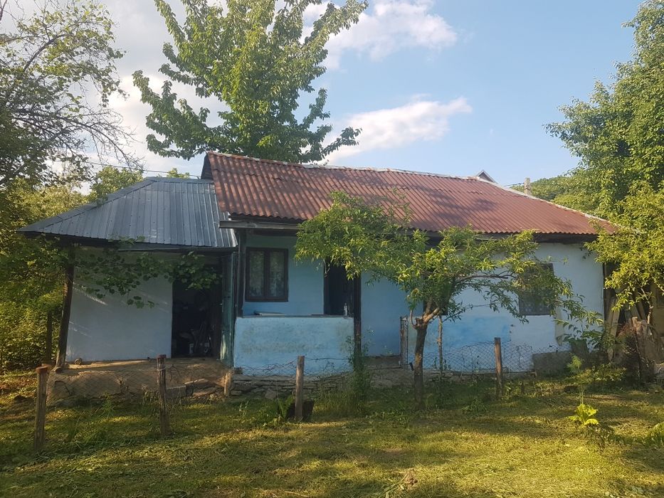 Teren + casa + panouri 7 kW + baterie, zona liniștită