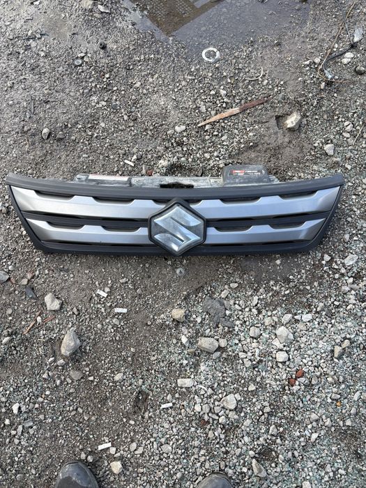 Рвшетка предна за Suzuki Vitara 2017 год.