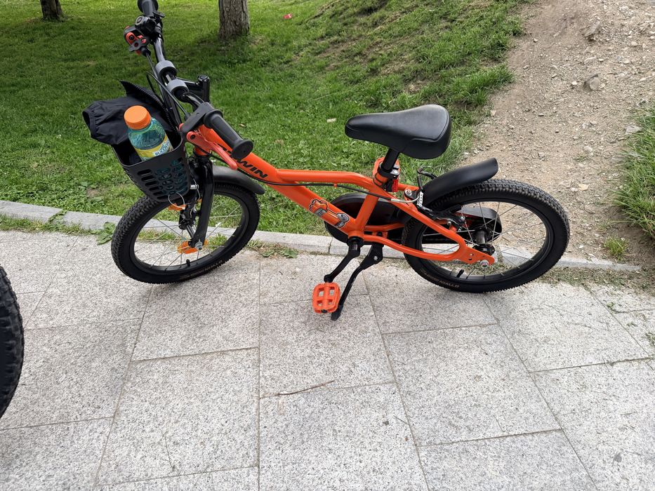 Bicicleta b twin 3-5 ani cu roti ajutatoare