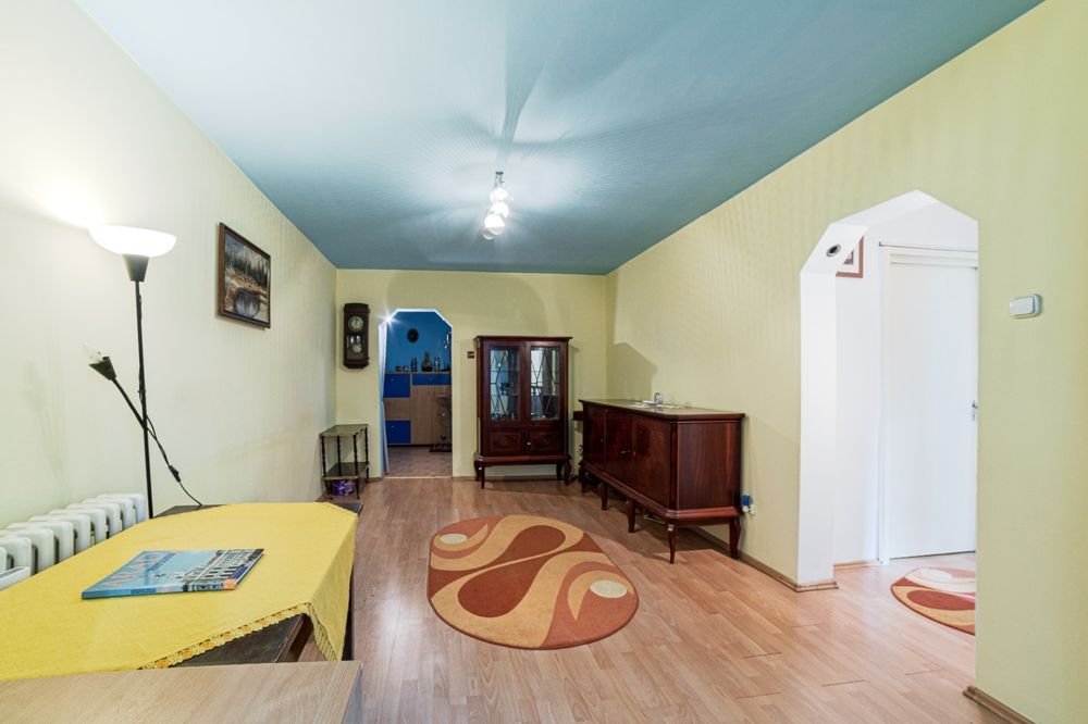 Apartament decomandat 3 camere etajul 1 Vlaicu