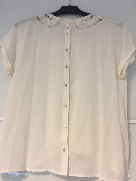 bluza alba din matase, cu maneca scurta