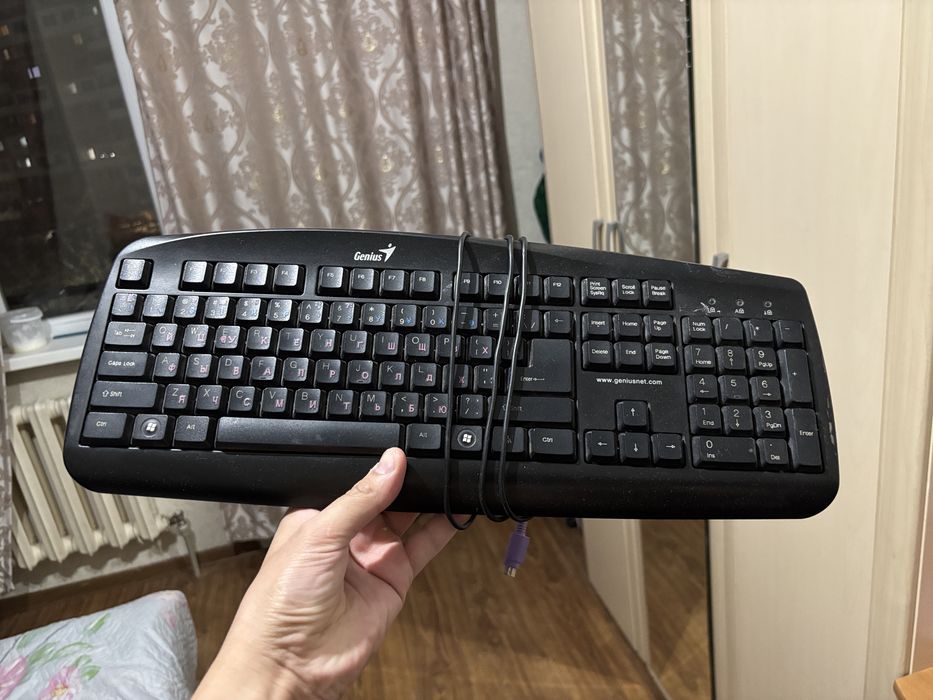 Клавиатура PS/2 старого образца (не usb)