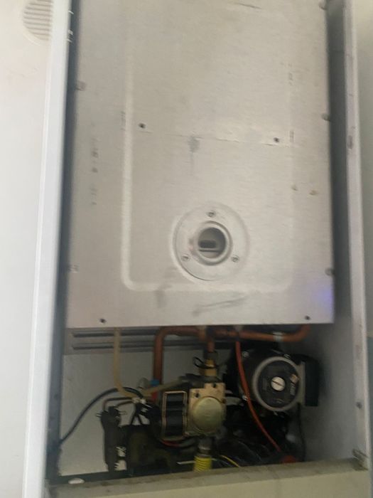 Vand doua centrale una motan si ala milemiu