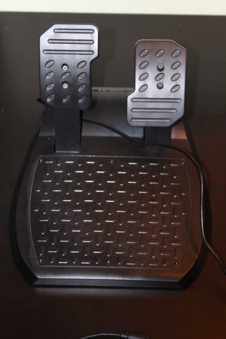 Xbox One + Kinect – 19 jocuri – 3 controllere - Volan Ferrari 458