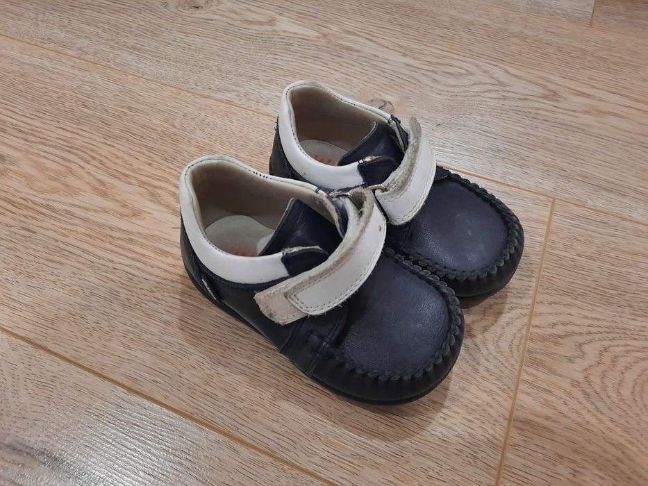 Продается детская обувь