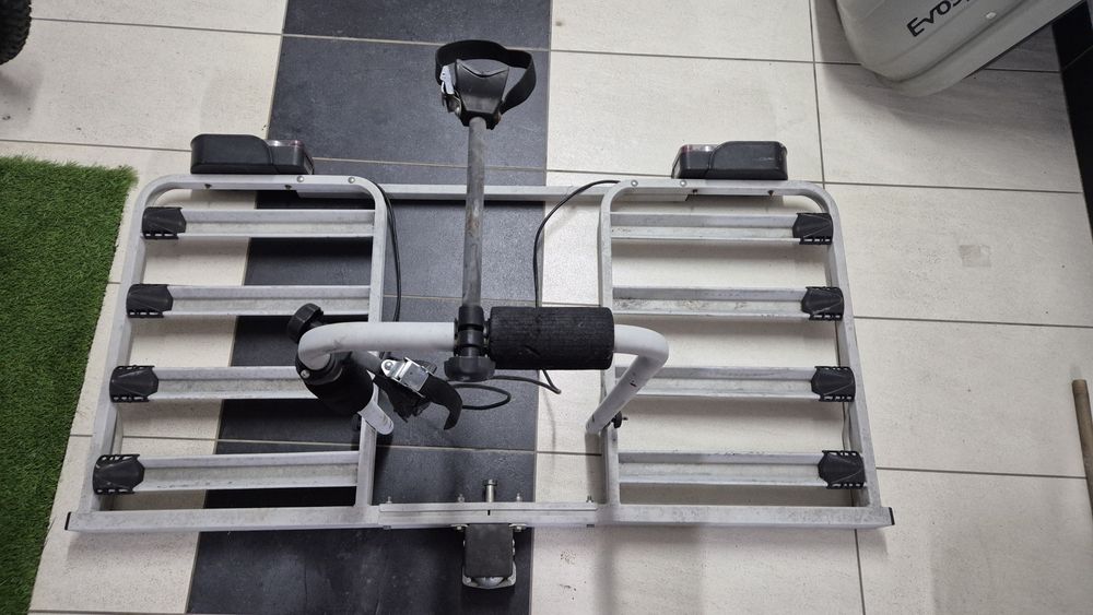 Suport 4 biciclete cu prindere pe carlig Thule