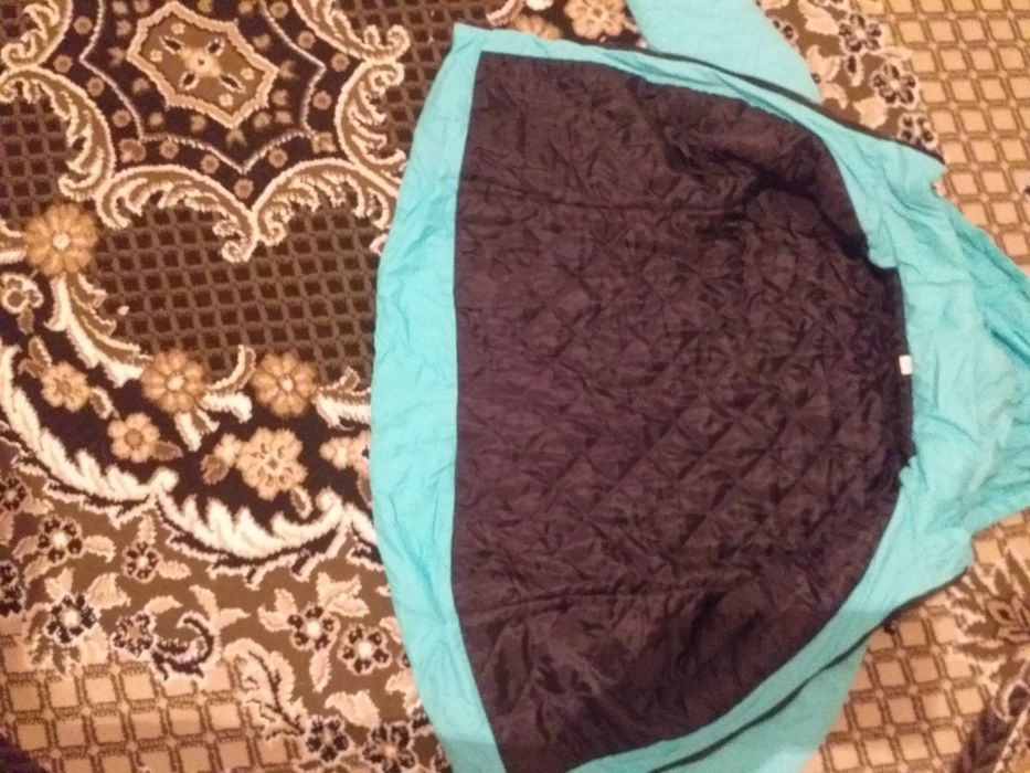 Продам ветровки для девочек 9-10 лет