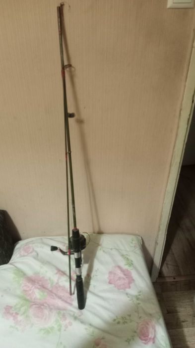 Продавам ретро въдица с макара