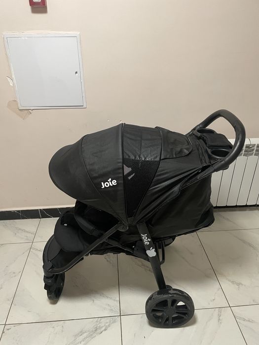 Детская прогулочная коляска