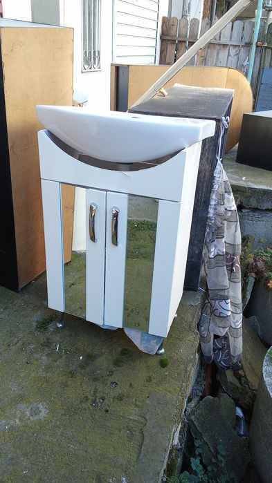 МИвка и шкаф за баня