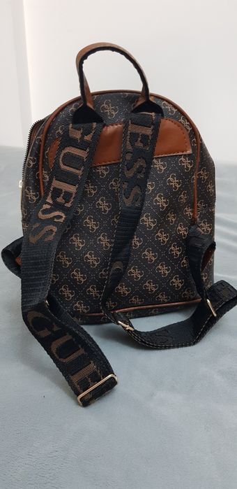 Vind rucsac damă Guess nou.