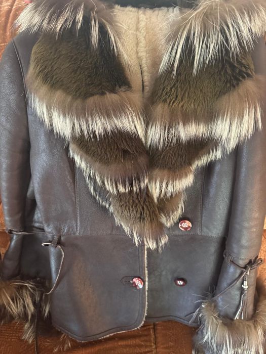 Haina piele cu blana, marimea S, in stare foarte buna!