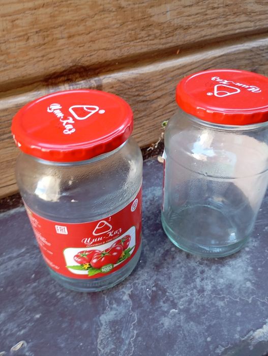 Продаю литровые банки.