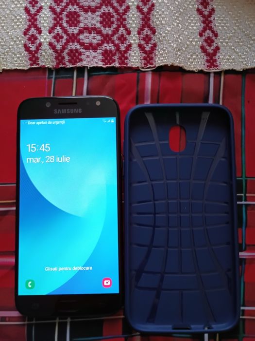 Telefon Samsung J5 2017 cu carcasa de protecție