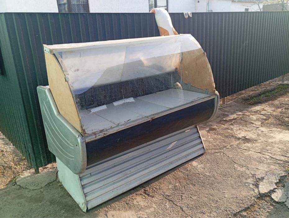 Продам ветринный холодильник