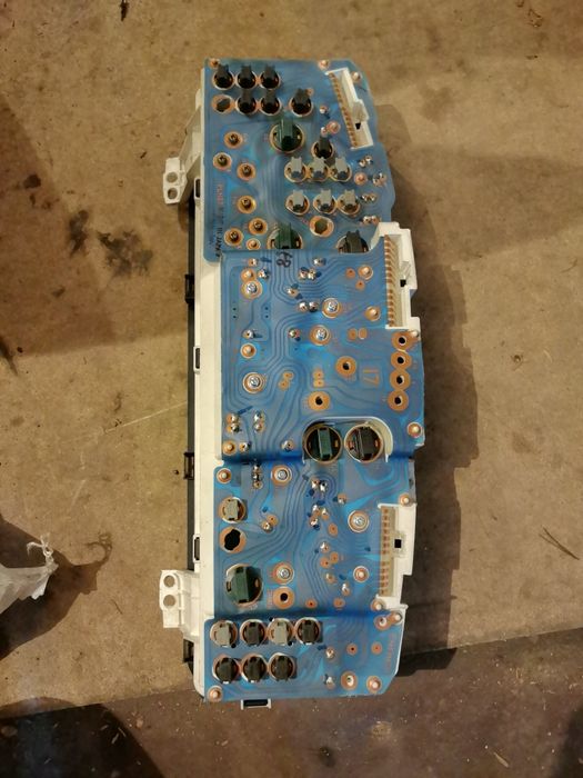 Мазда 626 Кронос автомат, щиток приборов.