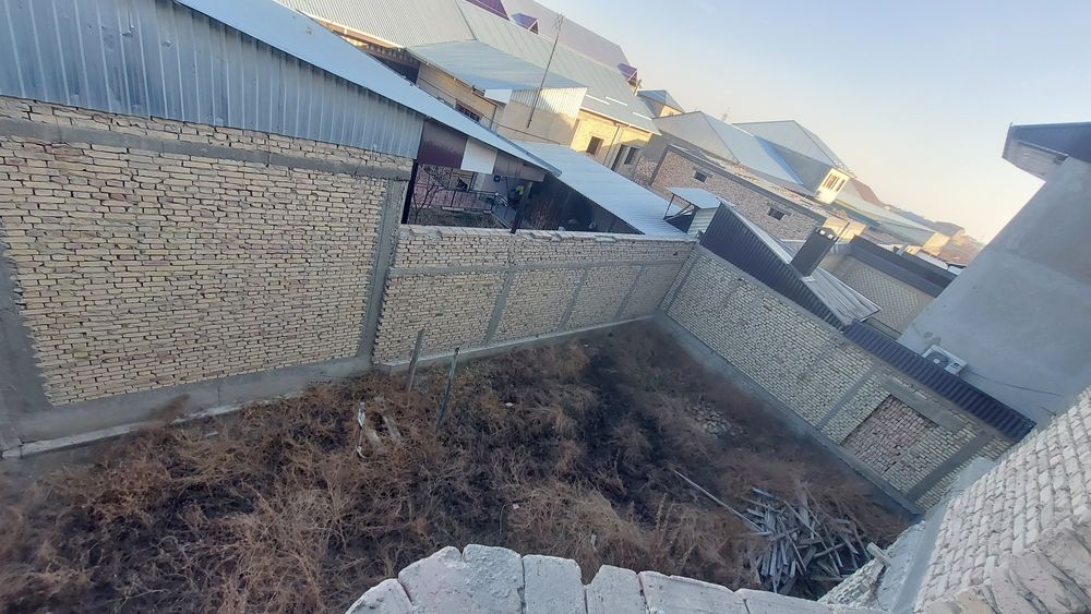 Продаётся 2 этажный недостроенный участок в городе 7 соток