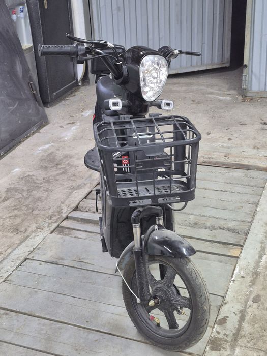 Еликтроный скутер