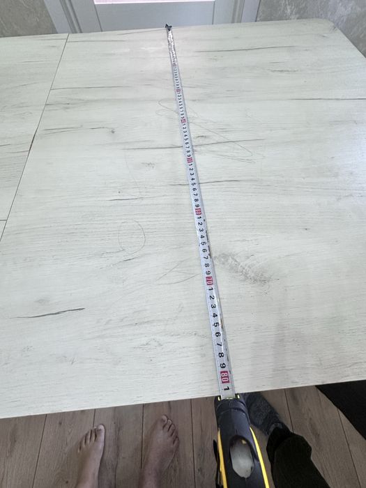 Продается стол в гостинную или кухню