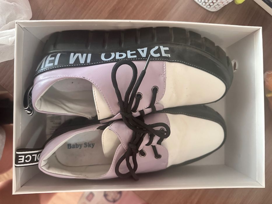 Продам туфли на девочку школьные