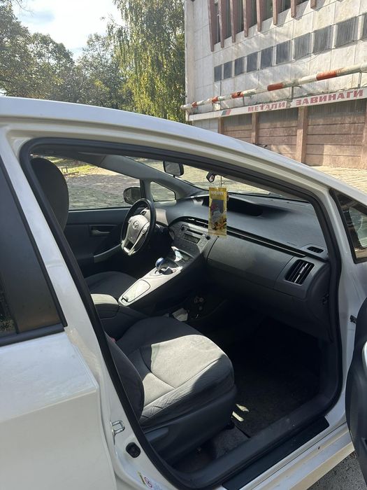 Toyota prius хибрид