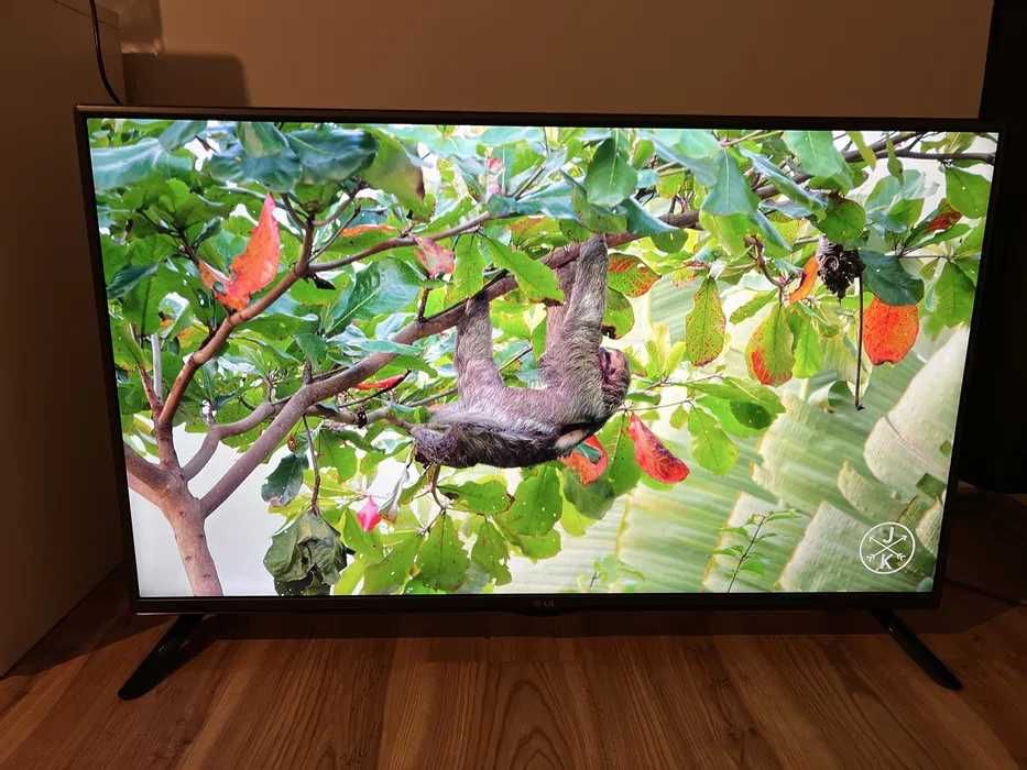 Televizor LED LG, 107 cm, Full HD - Garantie + suport perete