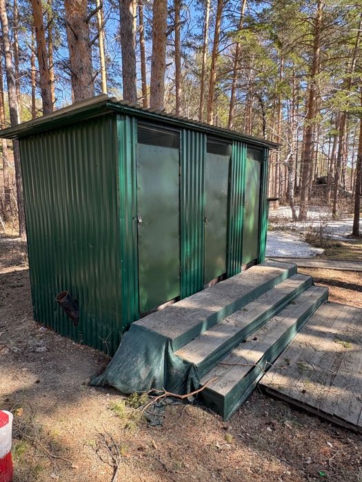 Продам Туалет на ТРИ кабины