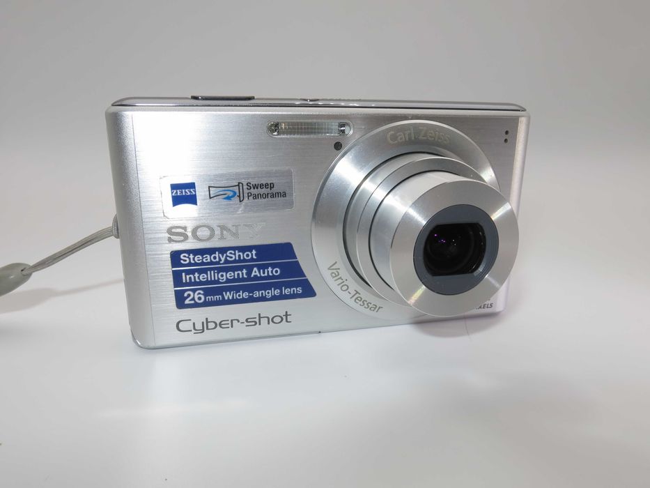 Sony Cyber-shot DSC W530 ултра компактен цифров фотоапарат в сребърен цвят, малка дигитална камера 14MP, в чудесно състояние, работи перфектно