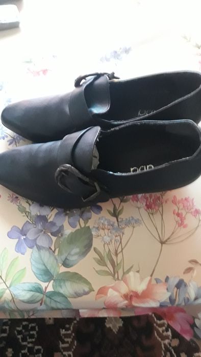 Нови естествена кожа обувки