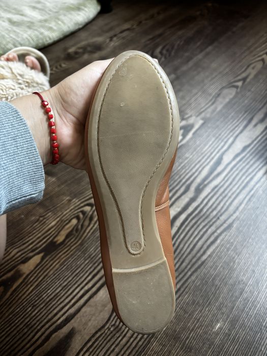 Продавам обувки - тип Пантофка - в черно и кафяво