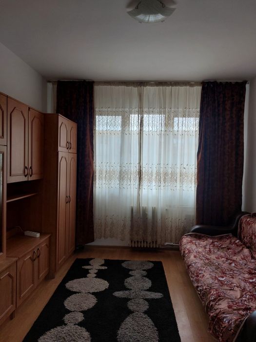 Garsonieră de închiriat- zona Tractoru