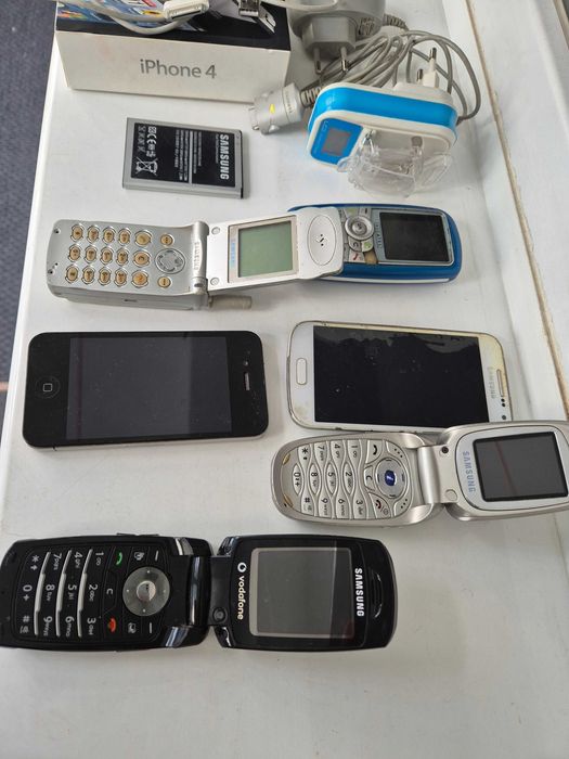 Lot telefoane clasice [+incarcator universal] IPHONE 4, SAMSUNG 4 mini