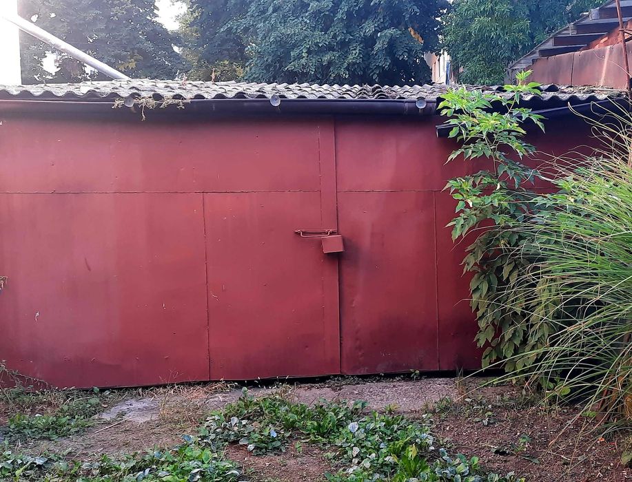 Inchiriez garaj dublu tabla Arad zona P-ta Mihai Viteazul, in curte