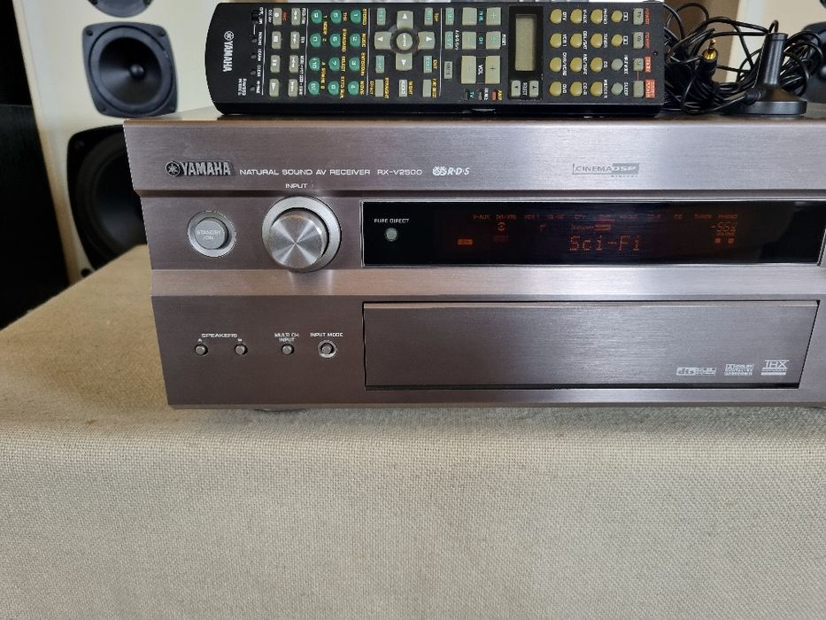 Receiver Yamaha RX-V2500. 130 watts/canal, 7.1. Impecabil.