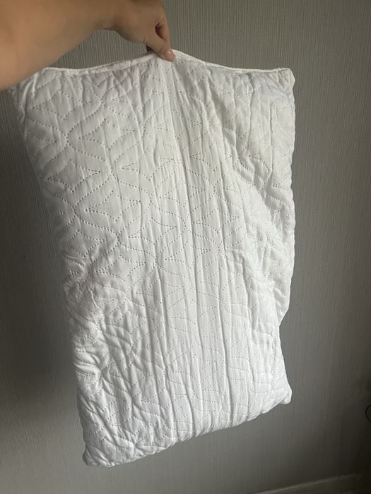 Продам 2 подушки срочно