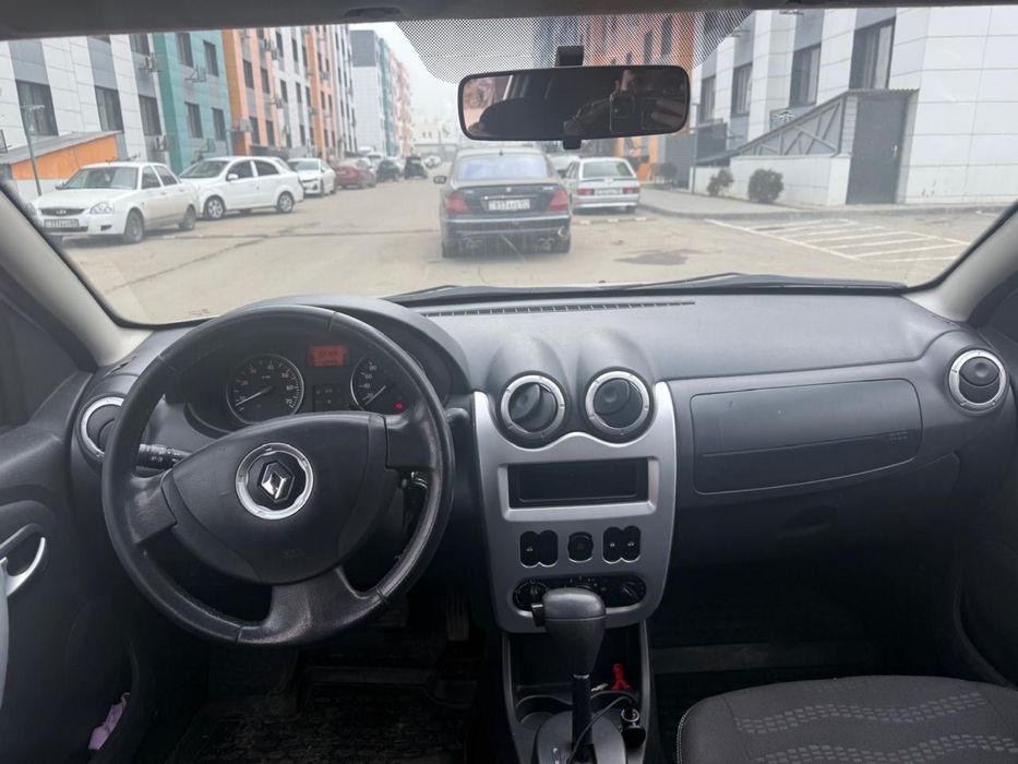 Reno Sandero 2013 год