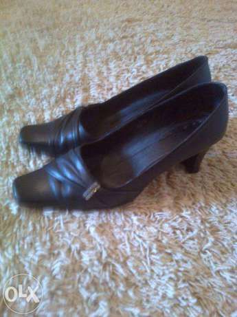 Босоножки чёрные