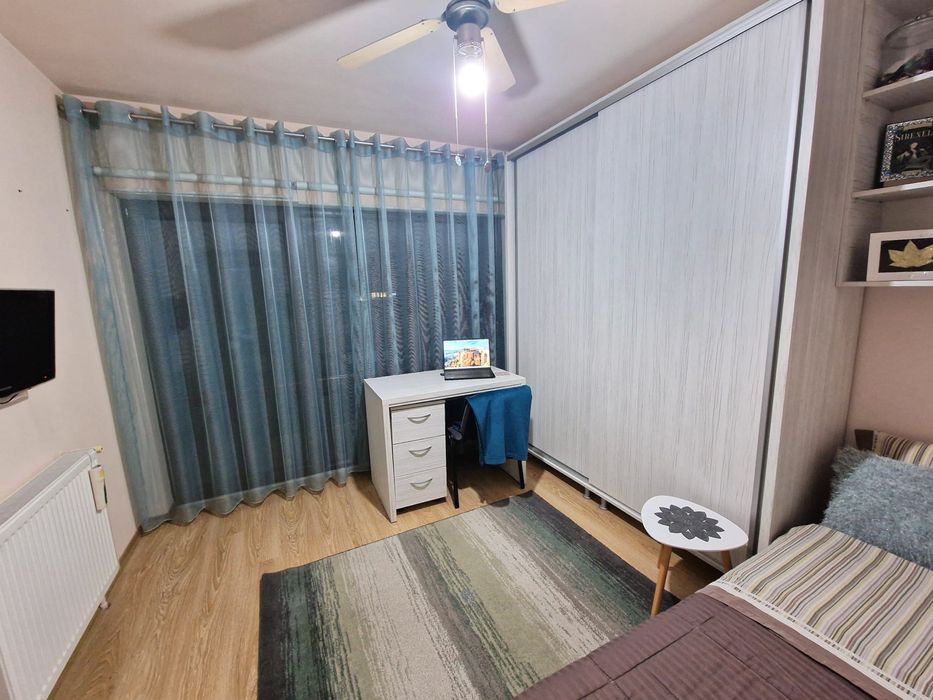 Apartament cu trei camere de vânzare