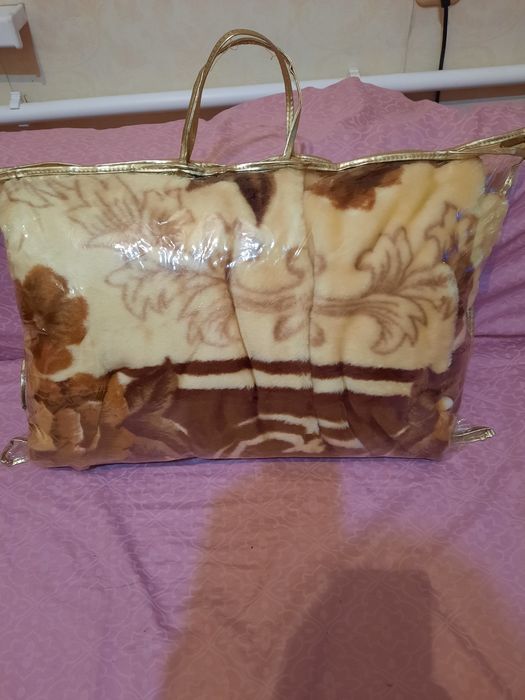 Продам плед-одеяло .