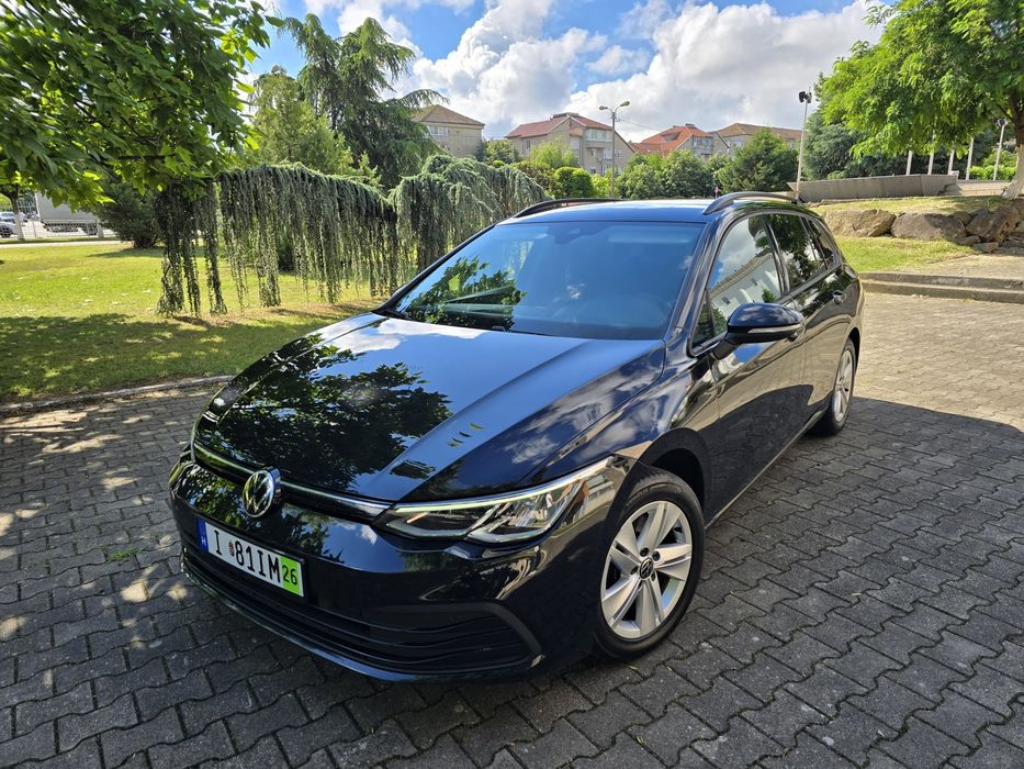 Vw Golf 8 Life 05/2021 2.0TDI 116CP Led Tabletă Climatronic digital Bord Virtual Jante Volan Încălzit Geamuri fumurii Front Assist Lane Assist Euro6