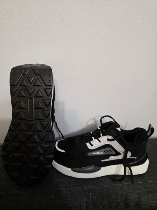 Bocanci stil adidas cu bombeu metalic