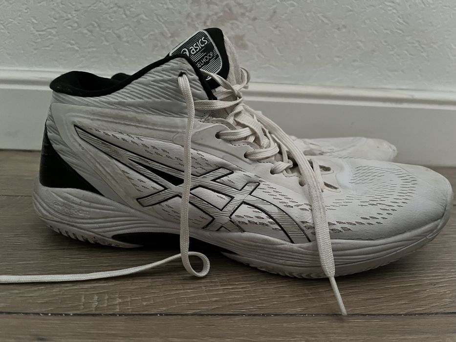 Волейбольные кроссовки Асикс