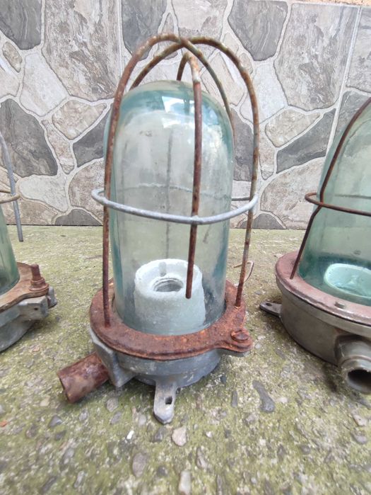 Lămpi industriale romanesti