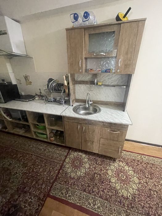 Продаю кухонную мебел со столами стули 4 штуки
