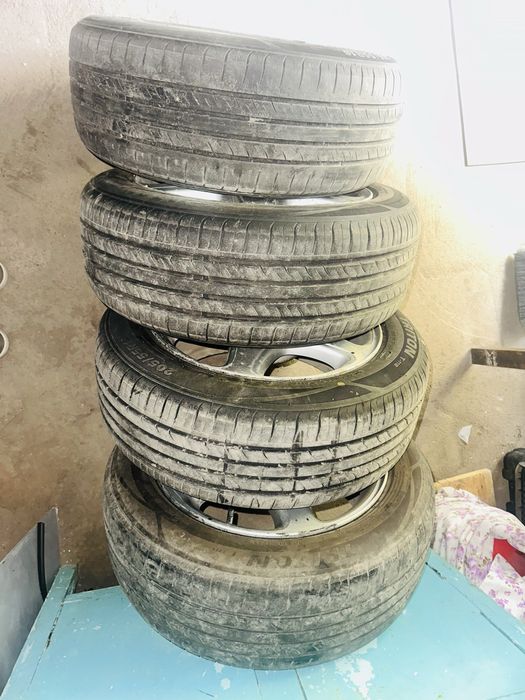 Продам диски с шинами на Мерседес