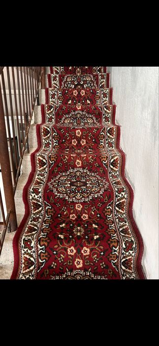 Срочно продаются 4 ковра, 1  большая кровать, 1 двухэтажная кровать