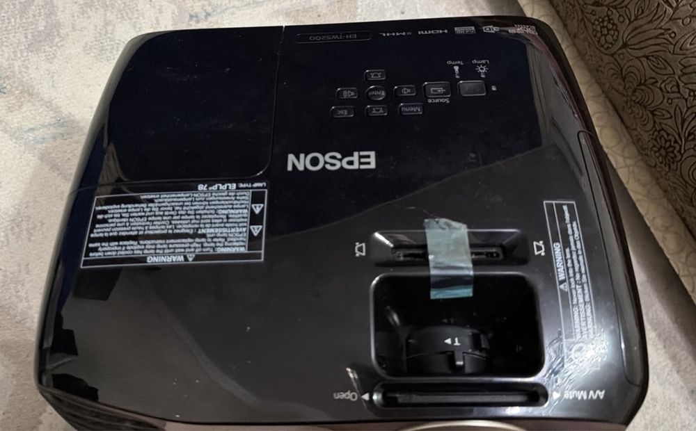 Проектор full hd Epson с кронштейном
