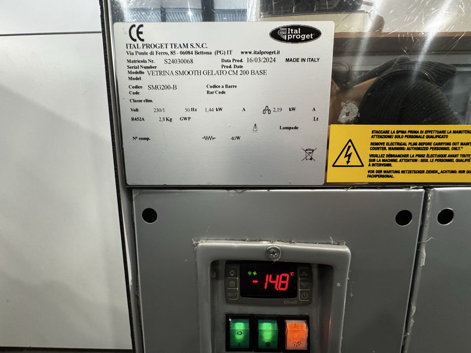 Vand vitrine cofetarie si gelaterie